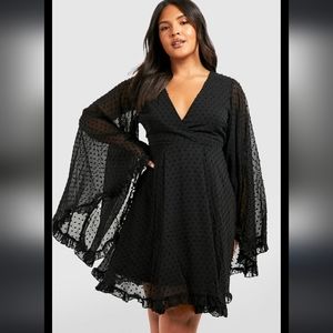 Black Boohoo bell sleeve dress size 14